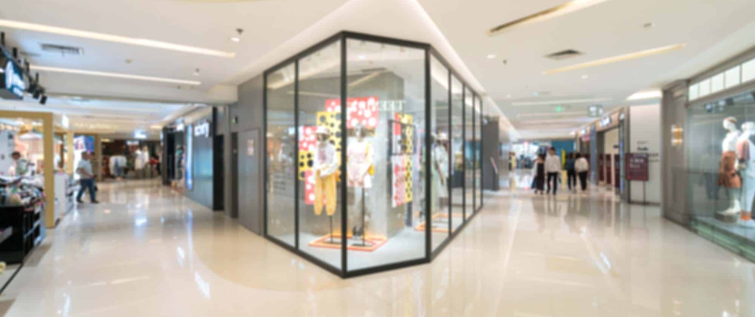 Abstract blur and defocused shopping mall in department store interior for background