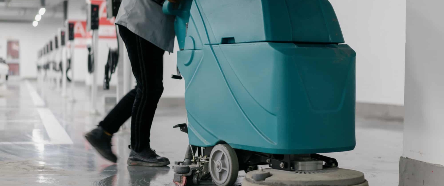 cleaning-dirty-floor-with-machine cleaning dirty floor with machine